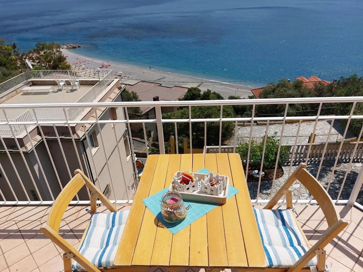 Apartment Una Finestra Sul Mare Home 1 Bergeggi Italy