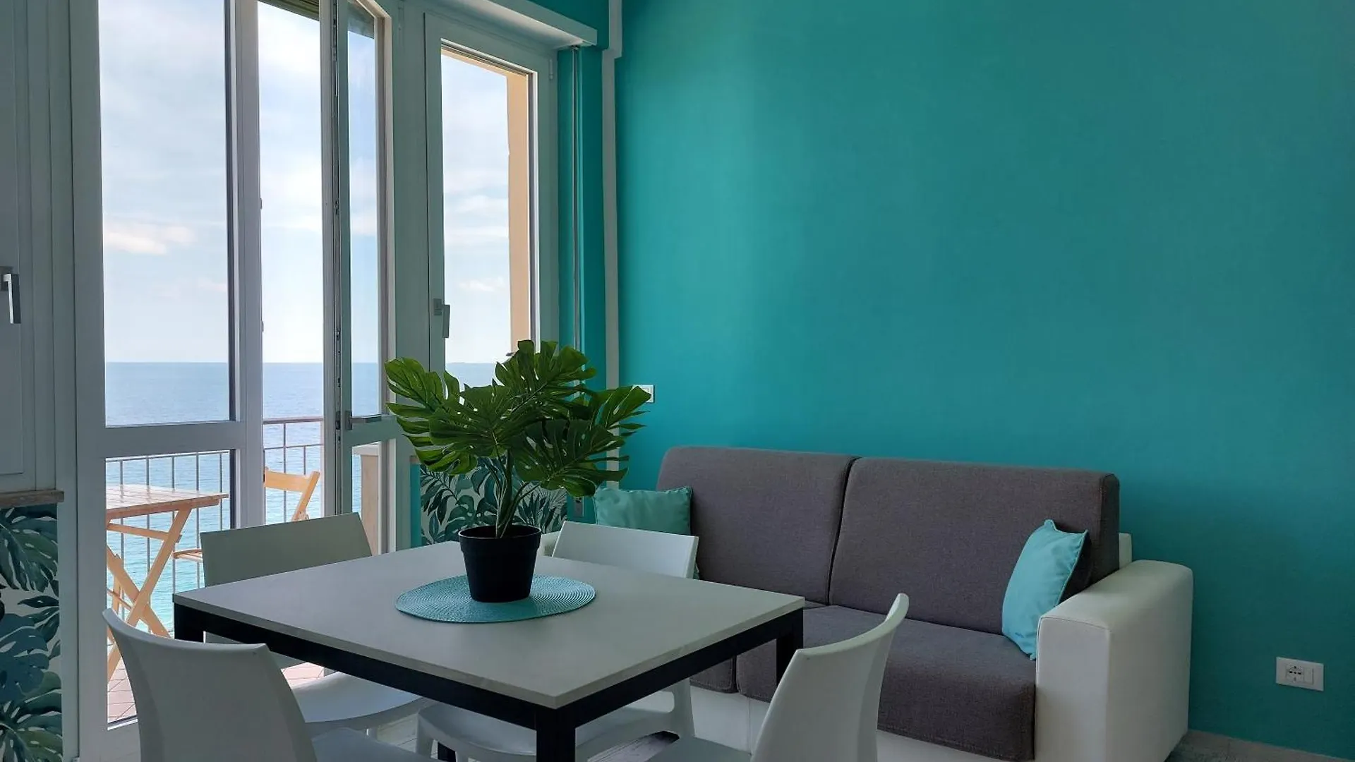 Una Finestra Sul Mare Home 1 Bergeggi 0*,  Italy