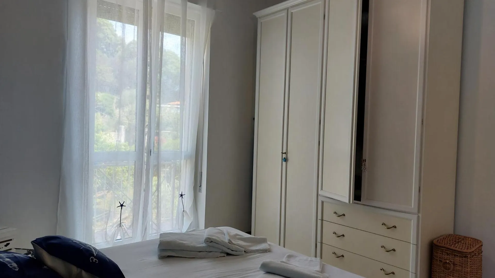 Una Finestra Sul Mare Home 1 Bergeggi 0*,  Italy