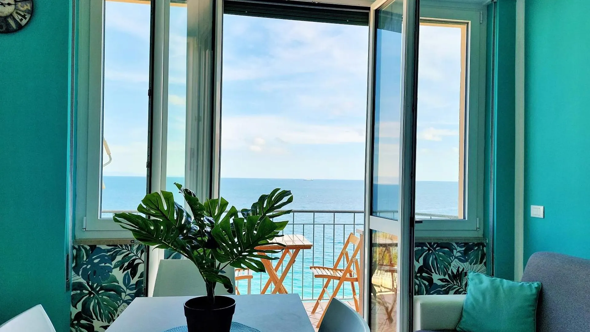 Apartment Una Finestra Sul Mare Home 1 Bergeggi