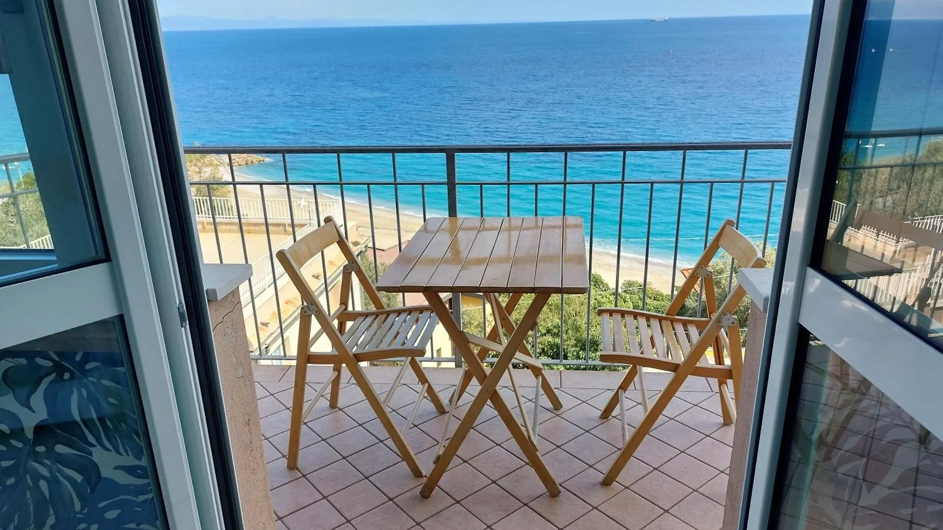 Apartment Una Finestra Sul Mare Home 1 Bergeggi Italy